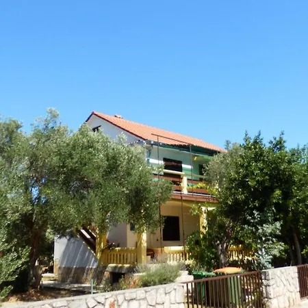 Apartment Ziza *