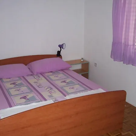 Apartment Ziza *